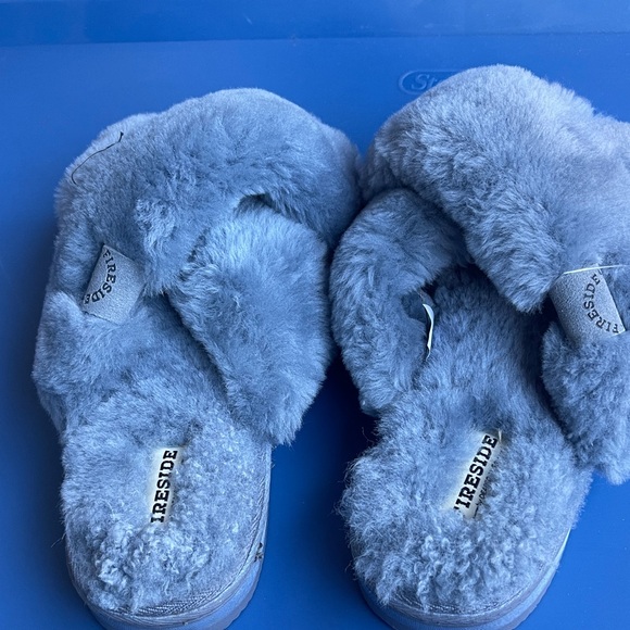 Dearfoams Blue Fuzzy Slippers - Picture 1 of 4